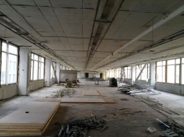 Демонтаж подвесного потолка на фабрике